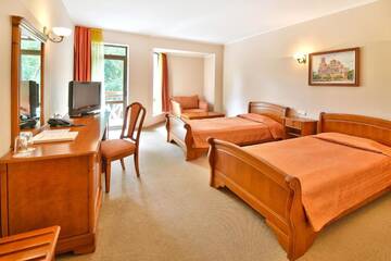 Фото номера Трехместный номер (для 3 взрослых) Отель Estreya Residence Hotel and SPA г. Святые Константин и Елена 2