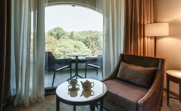 Фото номера Двухместный номер с балконом и видом на парк Отель Astor Garden Hotel г. Святые Константин и Елена 3