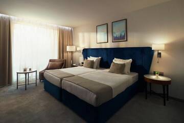 Фото номера Двухместный номер с 1 кроватью и балконом, вид на море Отель Astor Garden Hotel г. Святые Константин и Елена 9