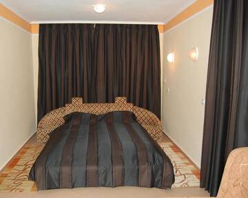 Фото номера Апартаменты VIP Отель FAMILY HOTEL SAINT PETER г. Святые Константин и Елена 2