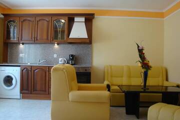 Фото номера Апартаменты с балконом Отель FAMILY HOTEL SAINT PETER г. Святые Константин и Елена 2