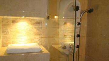 Фото номера Двухместный номер с 1 кроватью Отель FAMILY HOTEL SAINT PETER г. Святые Константин и Елена 4