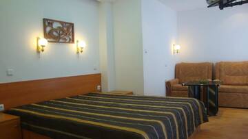 Фото номера Номер-студио с террасой Отель FAMILY HOTEL SAINT PETER г. Святые Константин и Елена 2