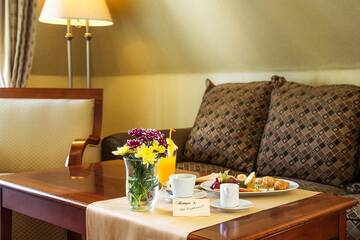 Фото номера Люкс с 1 спальней и балконом (для 2 взрослых и 1 ребенка) Отель Romance Splendid and SPA Hotel г. Святые Константин и Елена 2