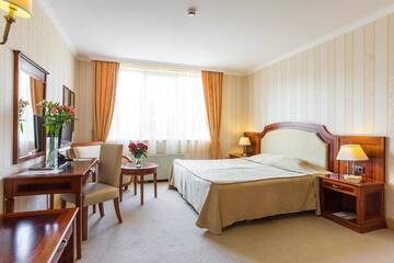 Фото номера Улучшенный люкс с 1 спальней и террасой Отель Romance Splendid and SPA Hotel г. Святые Константин и Елена 2