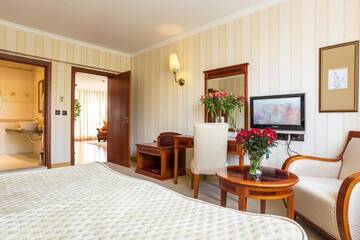 Фото номера Улучшенный люкс с 1 спальней и террасой Отель Romance Splendid and SPA Hotel г. Святые Константин и Елена 3