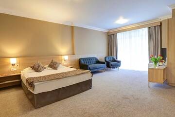 Фото номера Стандартный семейный номер Отель Romance Splendid and SPA Hotel г. Святые Константин и Елена 2