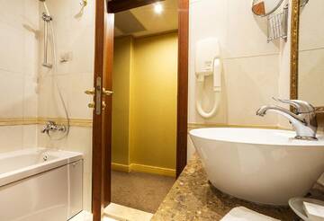 Фото номера Люкс с 1 спальней и балконом (для 2 взрослых и 1 ребенка) Отель Romance Splendid and SPA Hotel г. Святые Константин и Елена 5