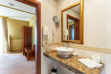 Фото номера Люкс с 1 спальней и балконом (для 2 взрослых и 1 ребенка) Отель Romance Splendid and SPA Hotel г. Святые Константин и Елена 6