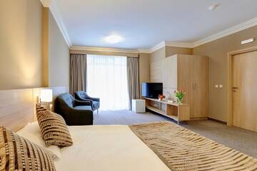 Фото номера Стандартный семейный номер Отель Romance Splendid and SPA Hotel г. Святые Константин и Елена 5