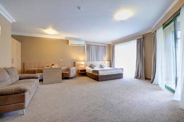 Фото номера Семейный номер-студио Отель Romance Splendid and SPA Hotel г. Святые Константин и Елена 6
