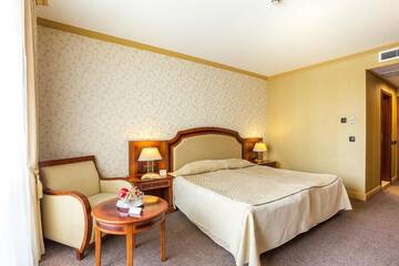 Фото номера Двухместный номер с 1 кроватью, без балкона Отель Romance Splendid and SPA Hotel г. Святые Константин и Елена 2