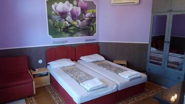 Фото номера Трехместный номер Гостевой дом Villa Summer House г. Святые Константин и Елена 7
