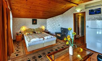 Фото номера Семейный номер (для 2 взрослых и 2 детей) Гостевой дом Villa Summer House г. Святые Константин и Елена 3