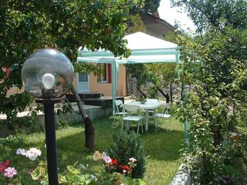 Фото номера Трехместный номер, вид на сад Гостевой дом Villa Summer House г. Святые Константин и Елена 16