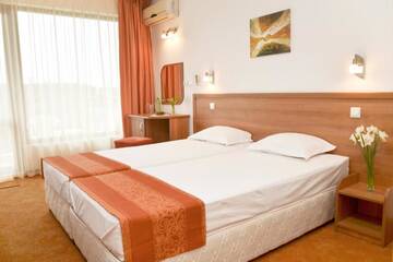 Фото номера Двухместный номер с 2 отдельными кроватями Отель Family Hotel Vega г. Святые Константин и Елена 8