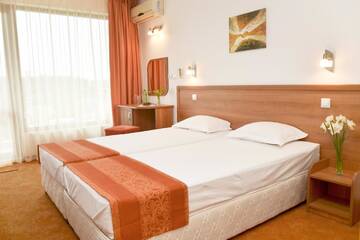 Фото номера Двухместный номер с 2 отдельными кроватями Отель Family Hotel Vega г. Святые Константин и Елена 5