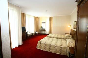 Фото номера Двухместный номер с 1 кроватью или 2 отдельными кроватями Отель Hotel Hanat г. Святые Константин и Елена 7