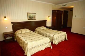 Фото номера Двухместный номер с 1 кроватью или 2 отдельными кроватями Отель Hotel Hanat г. Святые Константин и Елена 4