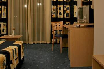 Фото номера Двухместный номер с 2 отдельными кроватями и балконом Отель Aqua Azur Hotel г. Святые Константин и Елена 5