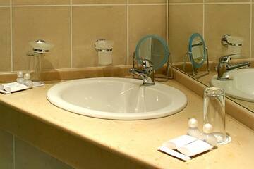 Фото номера Двухместный номер с 2 отдельными кроватями и балконом Отель Aqua Azur Hotel г. Святые Константин и Елена 7