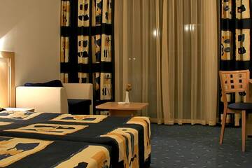 Фото номера Двухместный номер с 2 отдельными кроватями и балконом Отель Aqua Azur Hotel г. Святые Константин и Елена 10