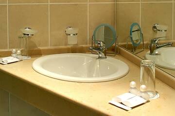 Фото номера Двухместный номер с 2 отдельными кроватями и балконом Отель Aqua Azur Hotel г. Святые Константин и Елена 12